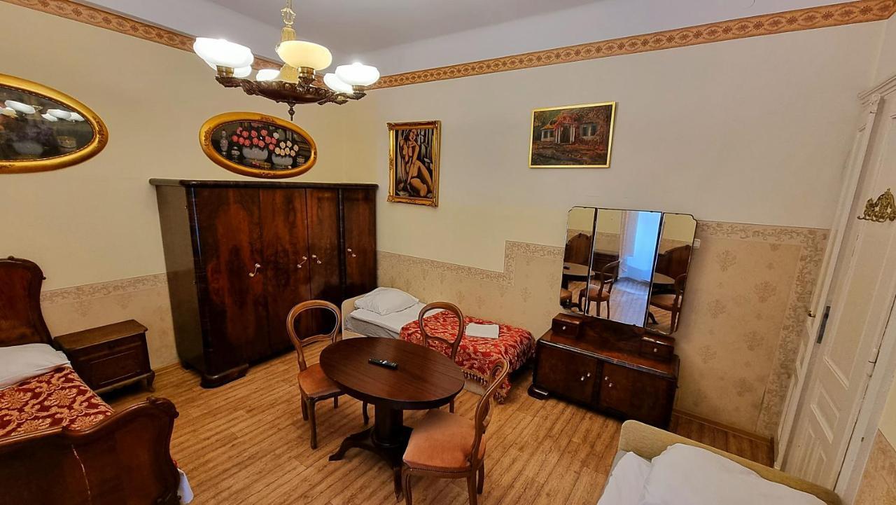 Vavelsky Apartments - Old Town Cracovie Extérieur photo