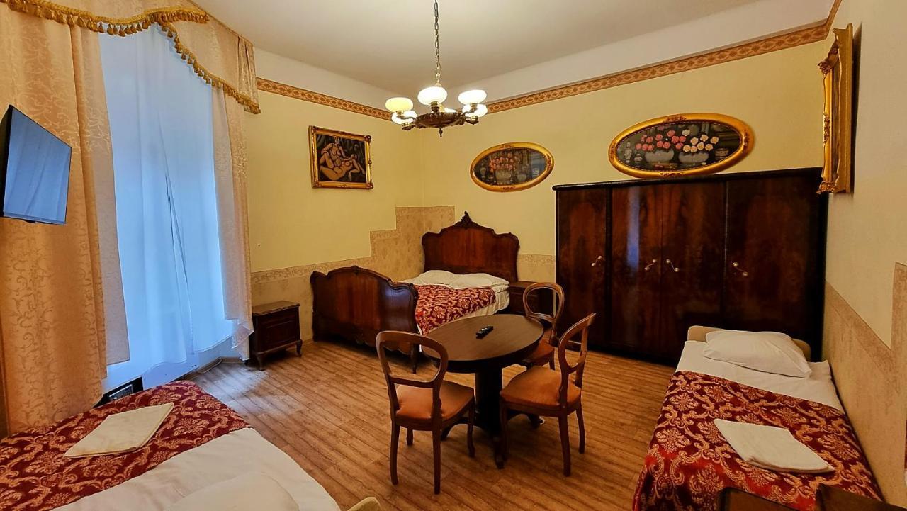 Vavelsky Apartments - Old Town Cracovie Extérieur photo